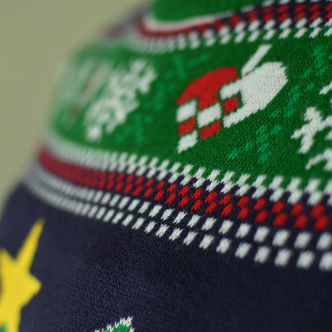 Niebieski Sweter Świąteczny dla Dzieci z Lampkami LED z Choinką Szczegół