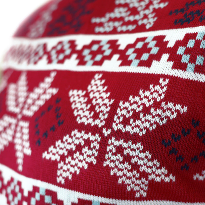 Klasyczny Czerwony Sweter Świąteczny z Gwiazdami Polarnymi szczegół