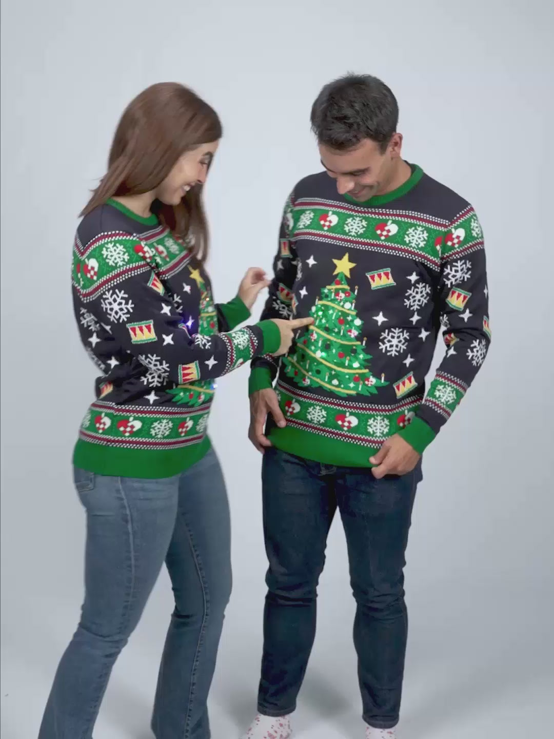 Niebieski Sweter Świąteczny Kobieta i Mężczyzna z Lampkami LED z Choinką